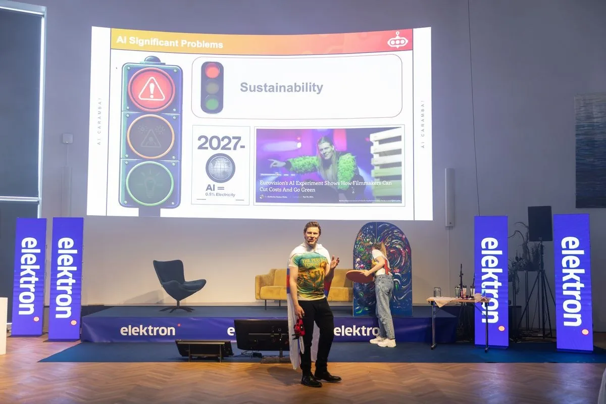 The Tech Traffic Light Tracker live on stage